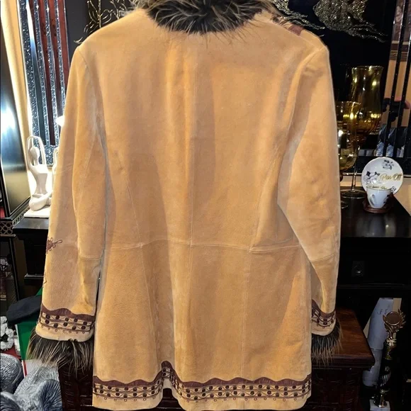 Women's Tan Jacket with Faux Fur Trim - Picture 4 of 6
